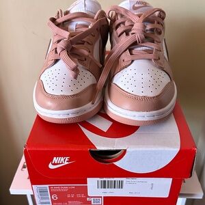 Nike Kids Sneakers in Pink and White